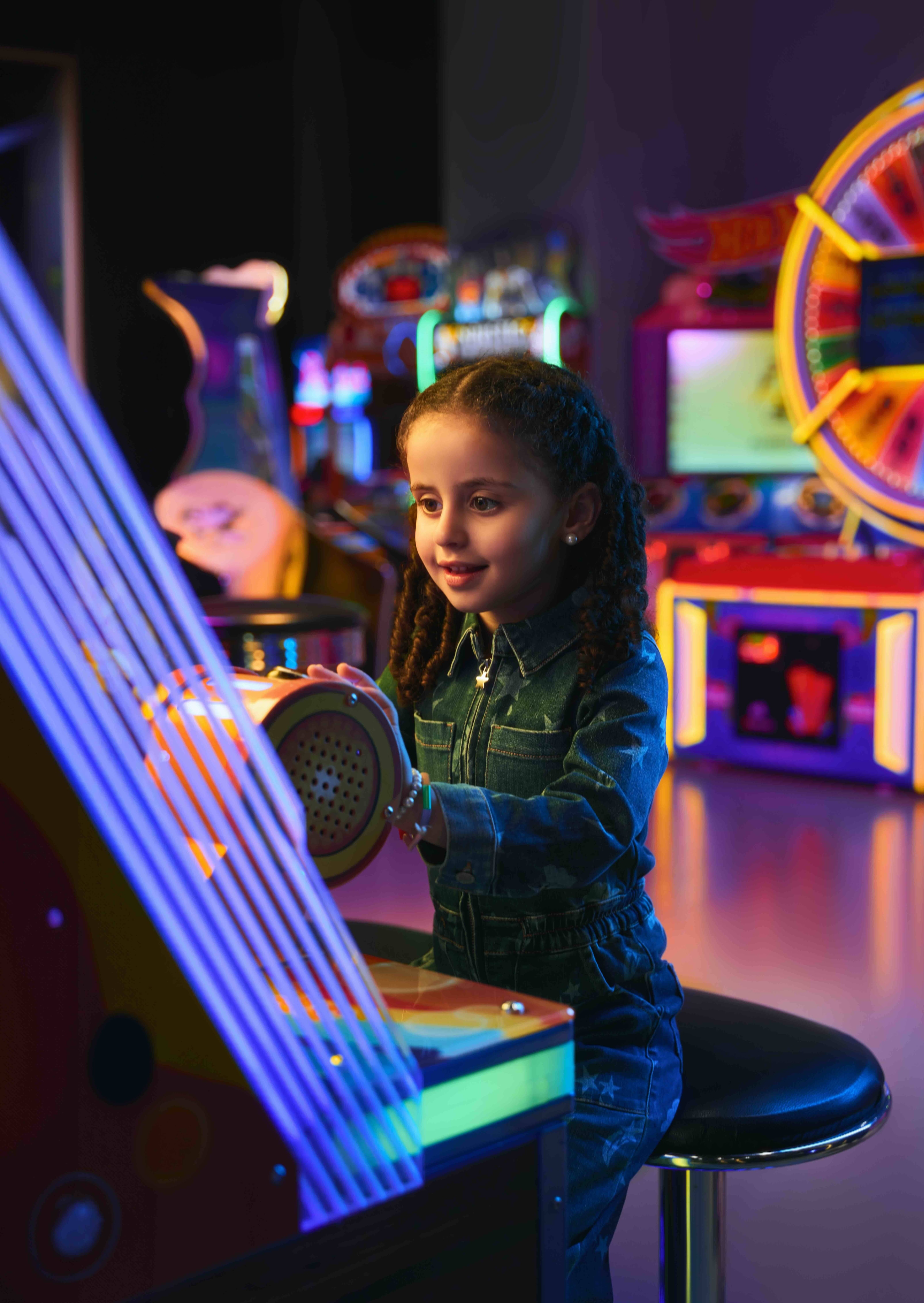 girl-playing-games-in-the-mall